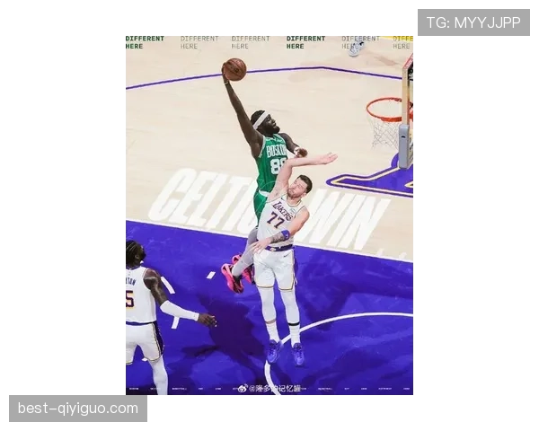 无球与挡拆改变局面，杰伦·布朗比塔图姆更侧重外线