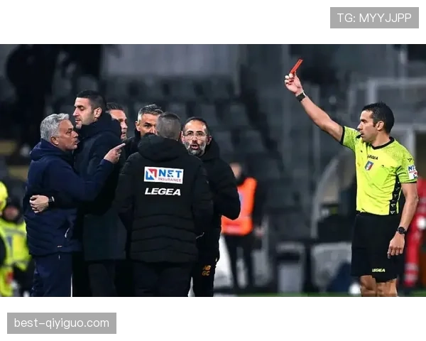 教练红牌判罚背后，裁判权力和规则界限如何划分